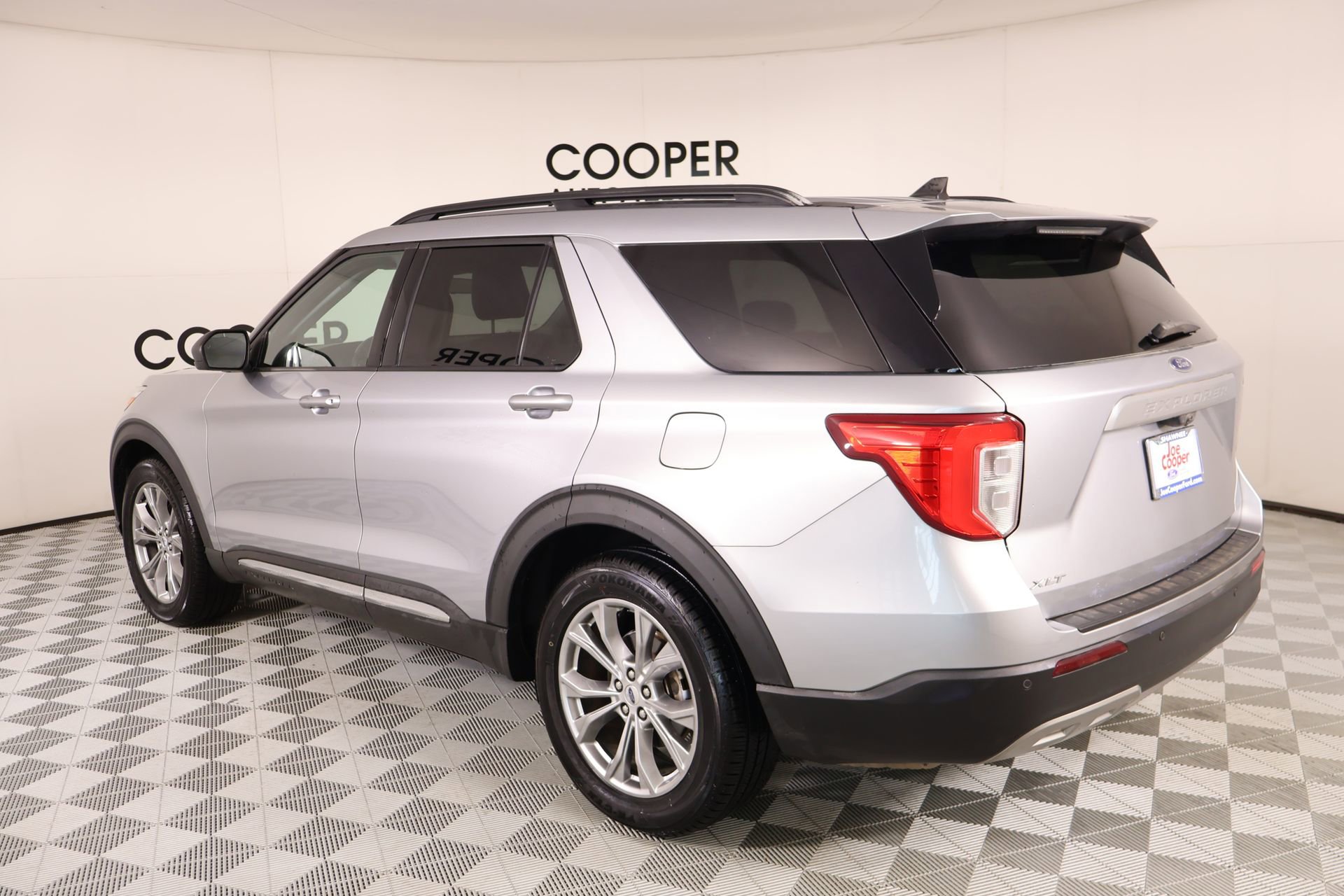 Used 2021 Ford Explorer XLT w/ Equipment Group 202A RWD image 24