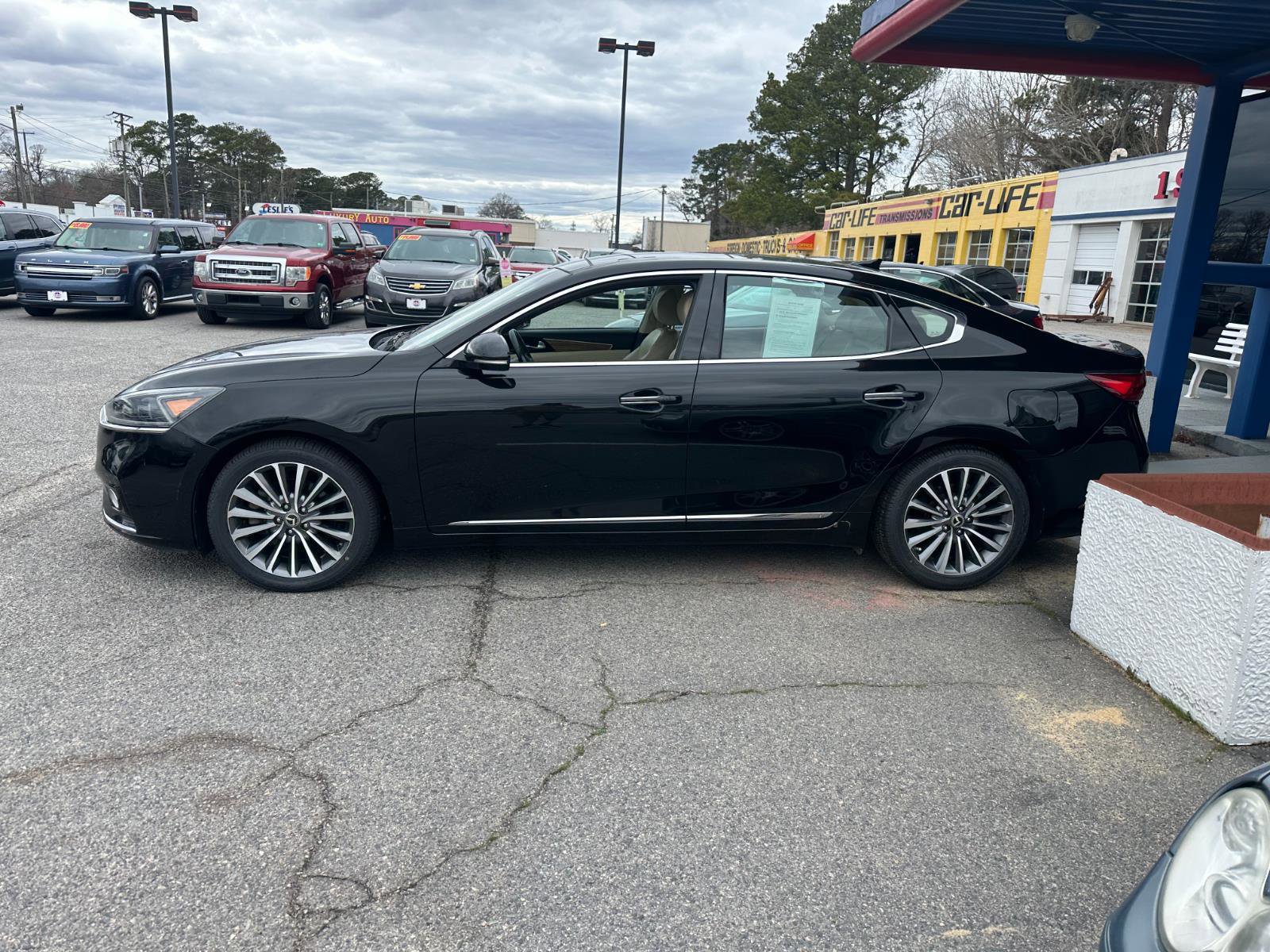 Used 2017 Kia Cadenza Premium w/ Luxury Package image 9