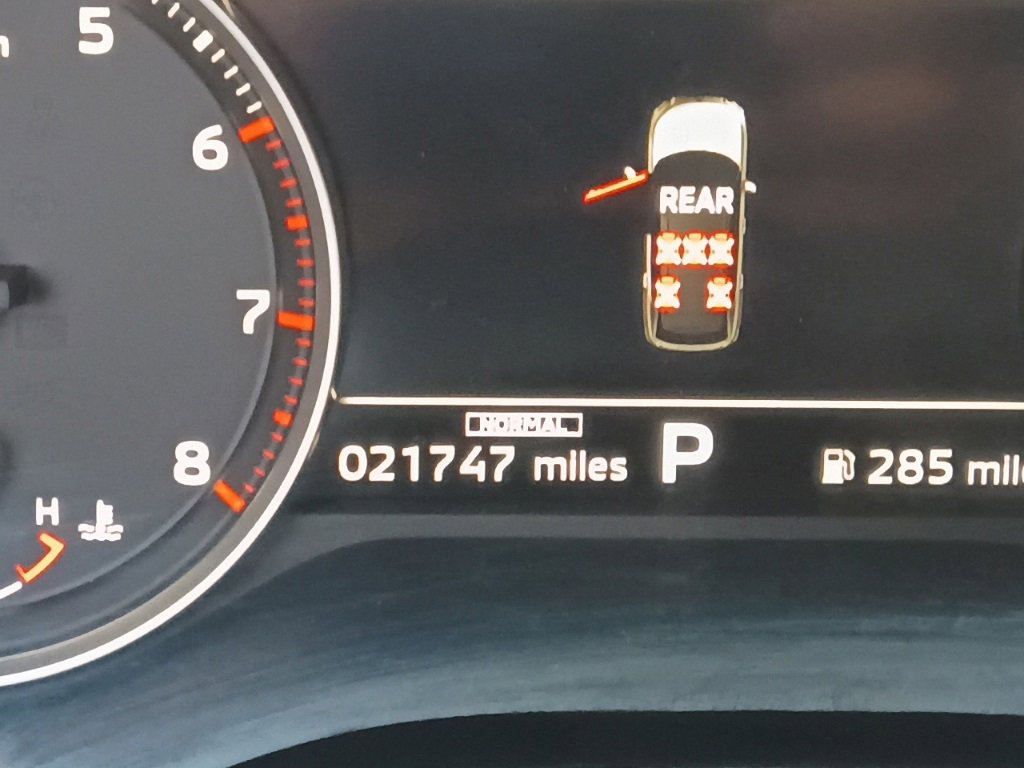 Used 2025 Mitsubishi Outlander SE image 2