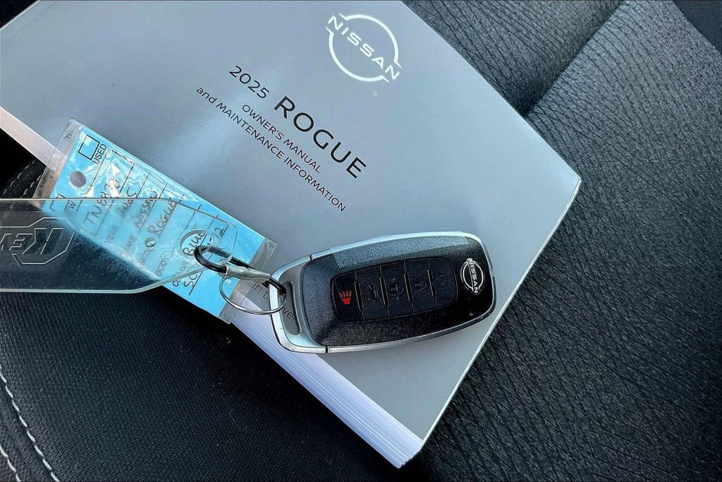 Used 2025 Nissan Rogue SV FWD image 36