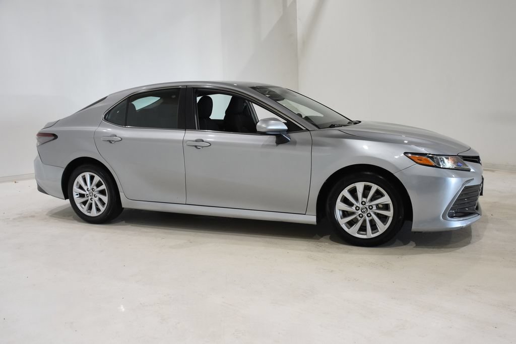 Used 2024 Toyota Camry LE FWD image 3