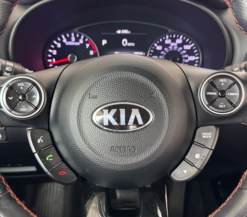Used 2017 Kia Soul ! w/ Tech Package FWD image 8