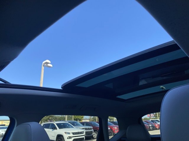 Used 2022 Volkswagen Taos SE w/ Panoramic Sunroof Package image 22