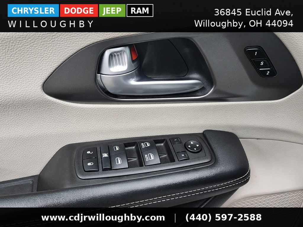 Used 2024 Chrysler Pacifica Limited FWD image 12