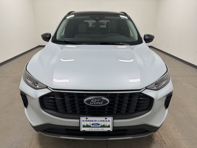 Used 2025 Ford Escape Active w/ Active Premium Tech Pack image 2