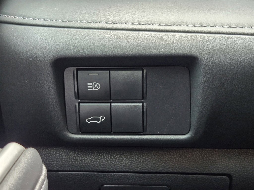 Used 2021 Toyota Highlander XLE image 22