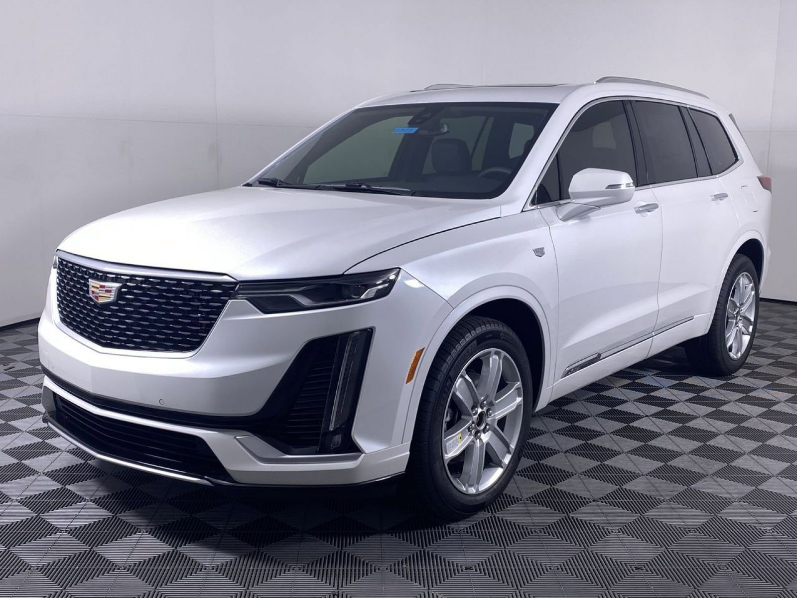 New 2025 Cadillac XT6 Luxury w/ LPO, Red Accent Package FWD image 18