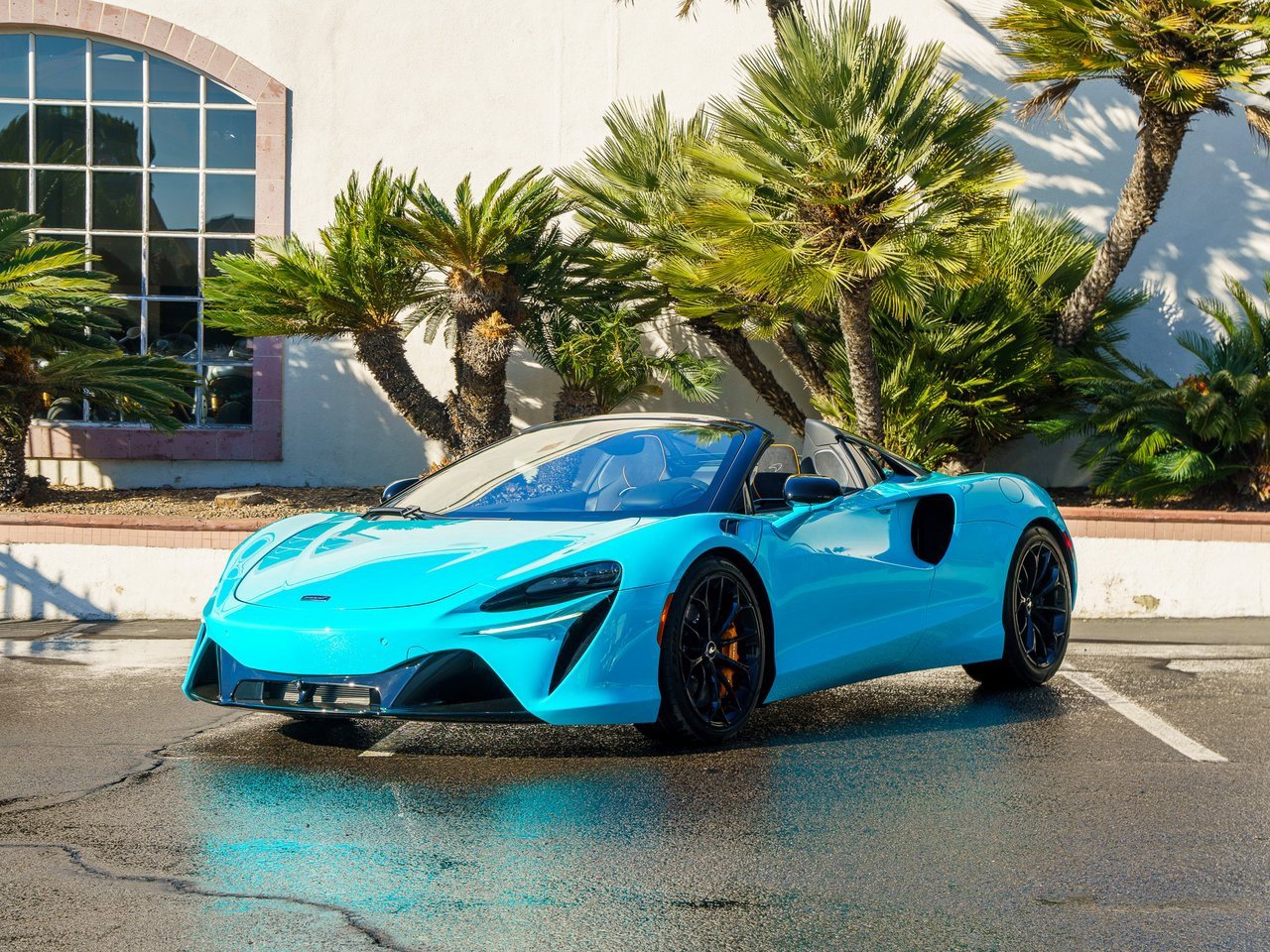 Used 2025 McLaren Artura Spider image 20