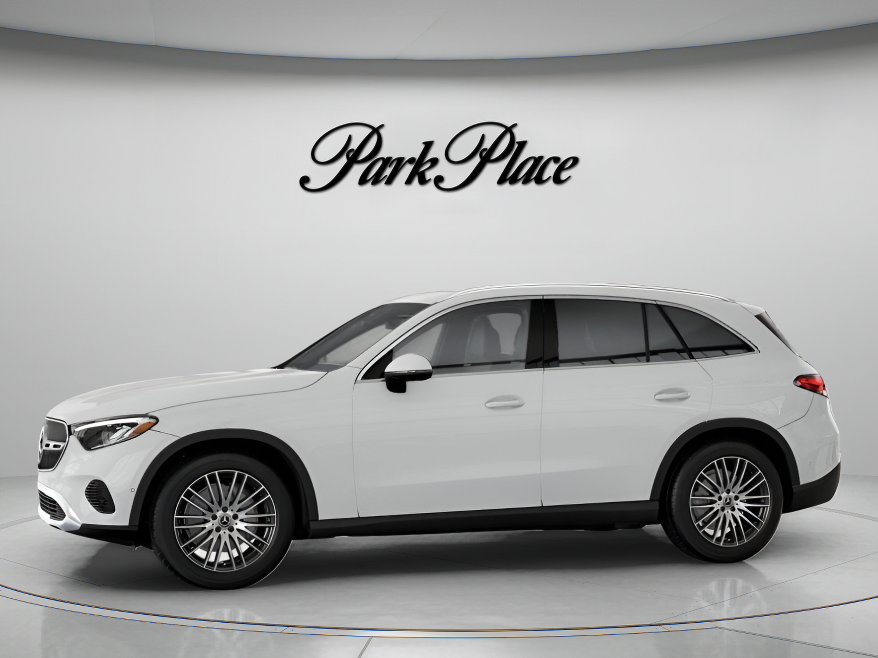 Used 2026 Mercedes-Benz GLC 300 image 4