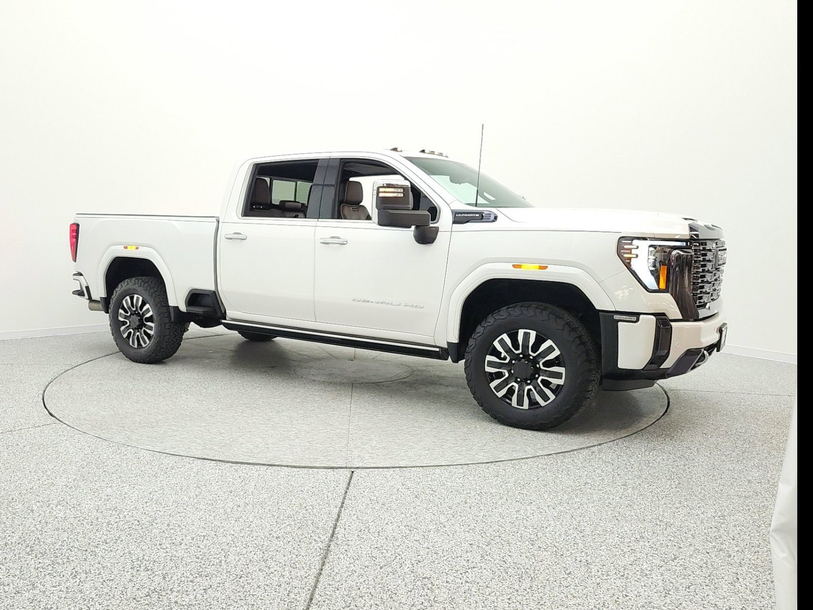 Used 2024 GMC Sierra 2500 Denali Ultimate w/ Max Trailering Package image 3