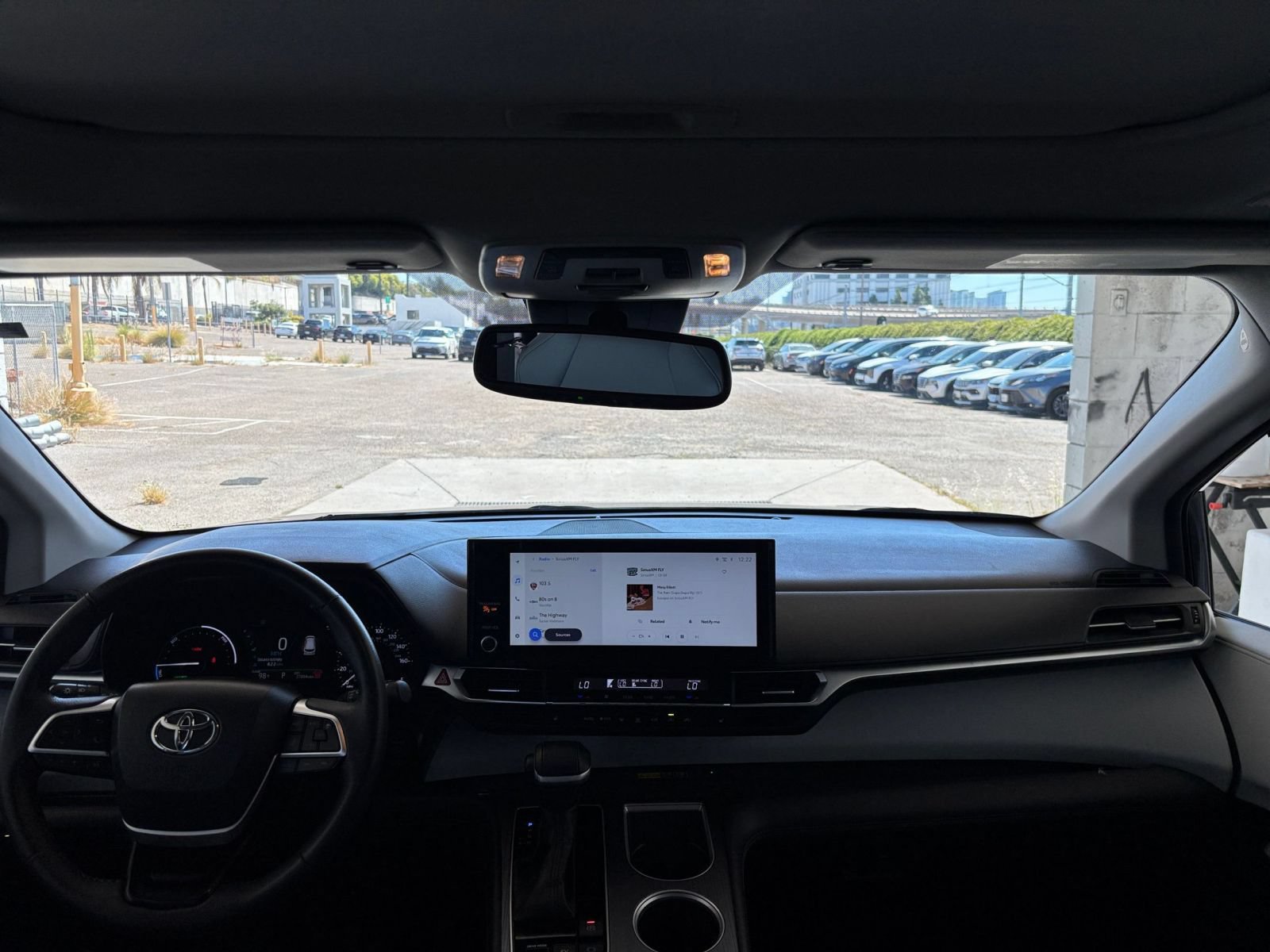 Used 2025 Toyota Sienna XLE FWD image 35