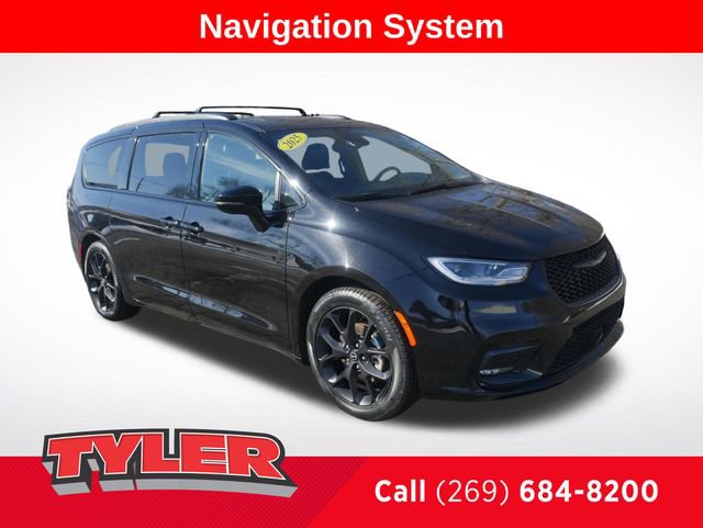 Used 2025 Chrysler Pacifica Limited