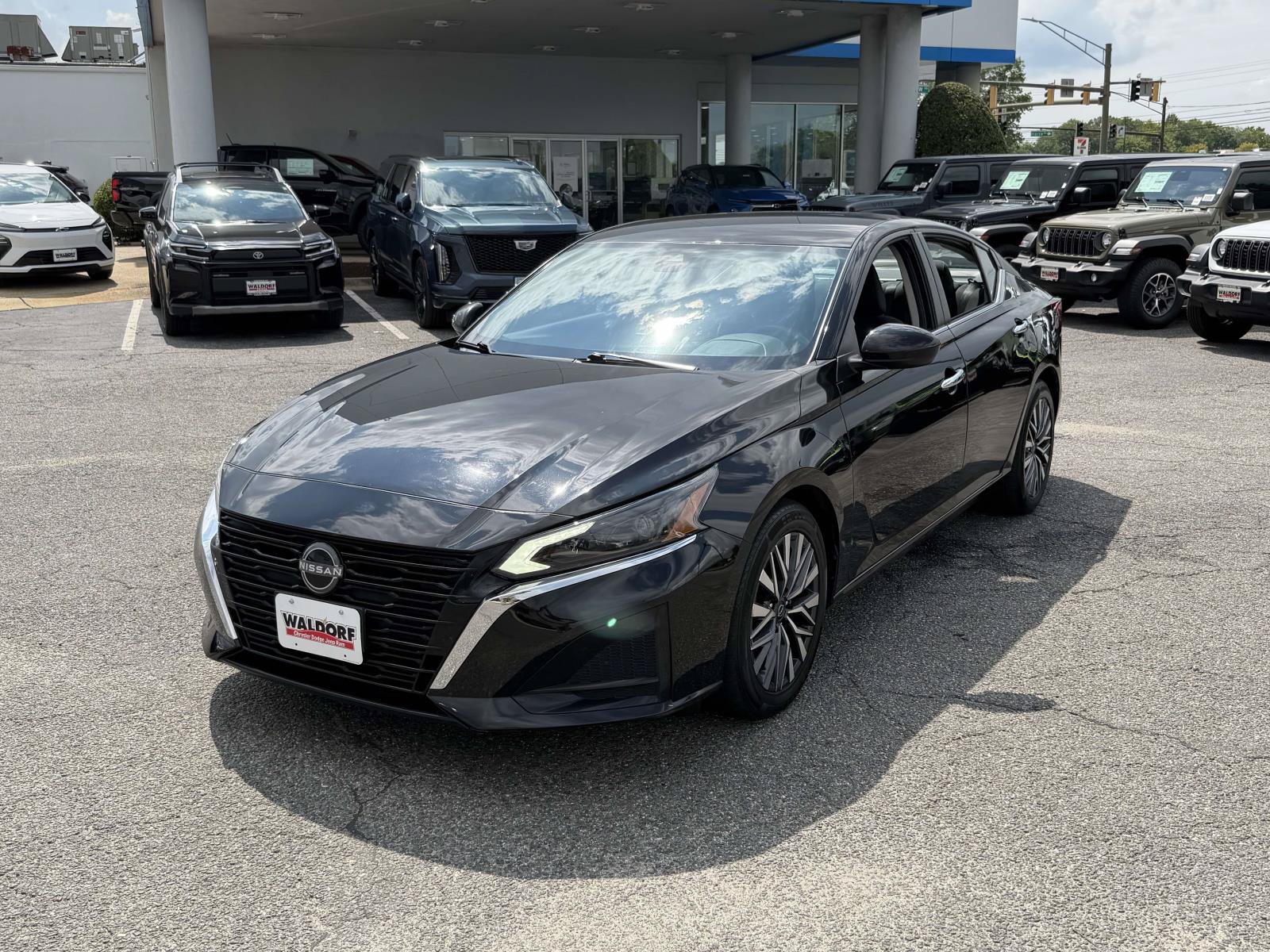 Used 2023 Nissan Altima 2.5 SV FWD image 6