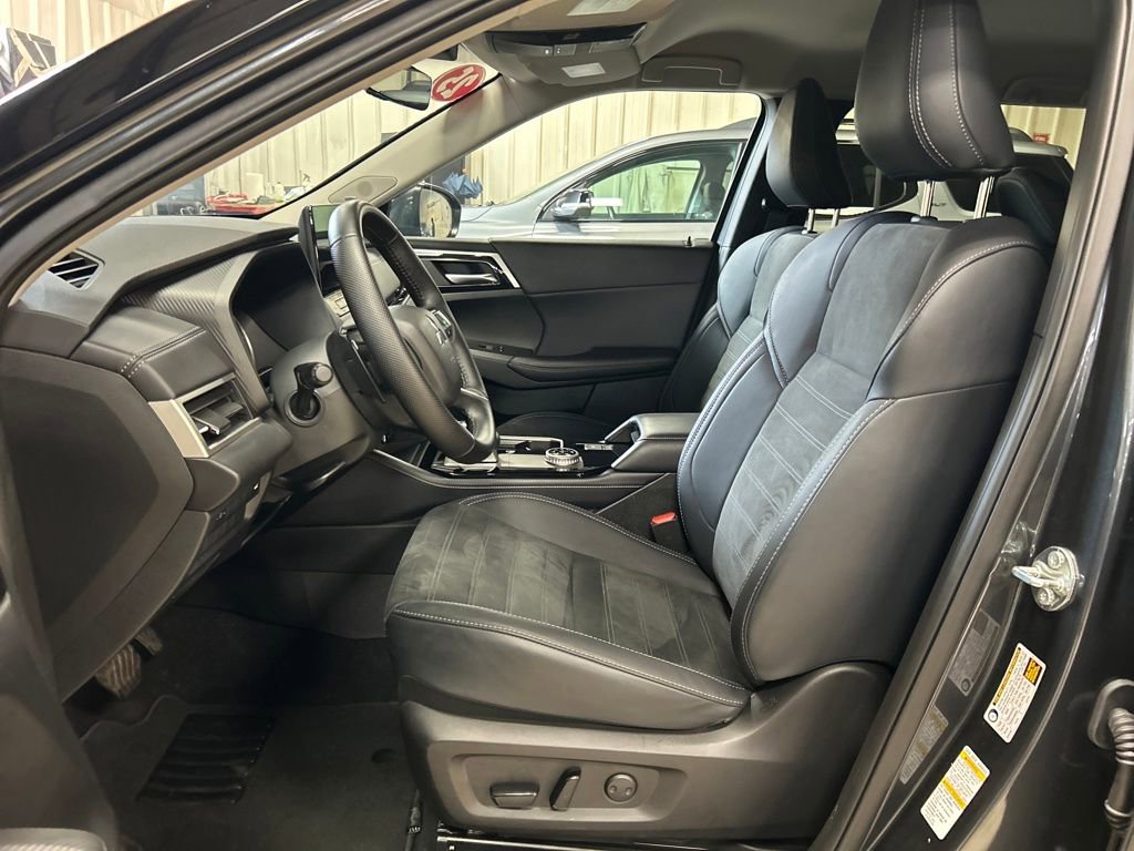 Used 2025 Mitsubishi Outlander SE AWD/4WD image 12