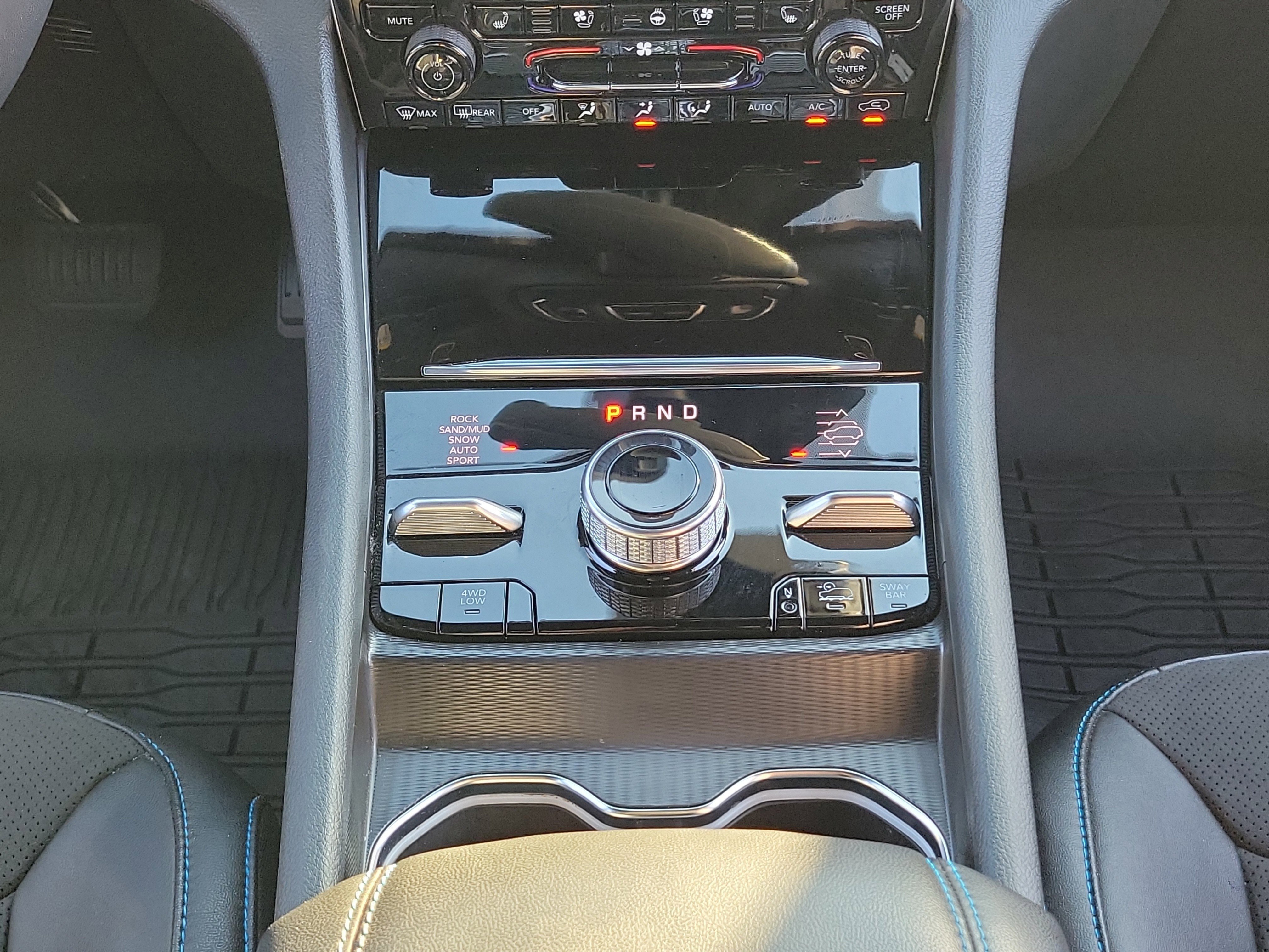 Used 2024 Jeep Grand Cherokee Trailhawk w/ Advanced Protech Group II image 18