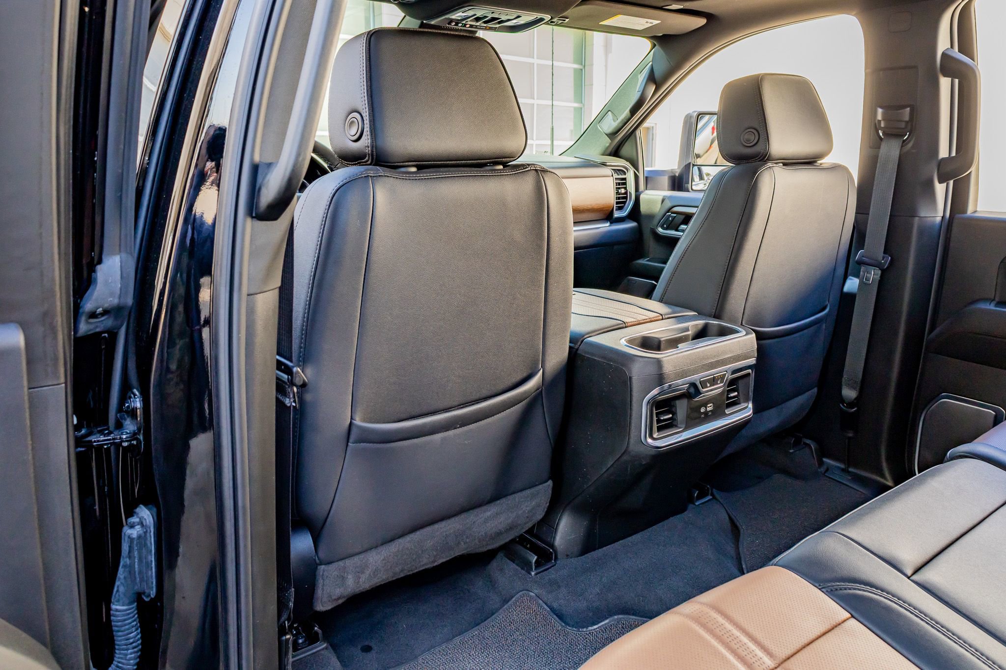 Used 2024 Chevrolet Silverado 3500 High Country w/ Technology Package image 32