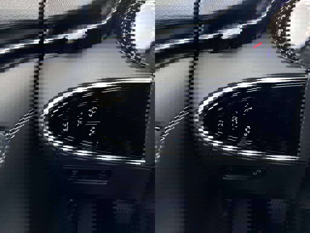 Used 2023 Genesis GV70 2.5T w/ Winter Weather Package image 26