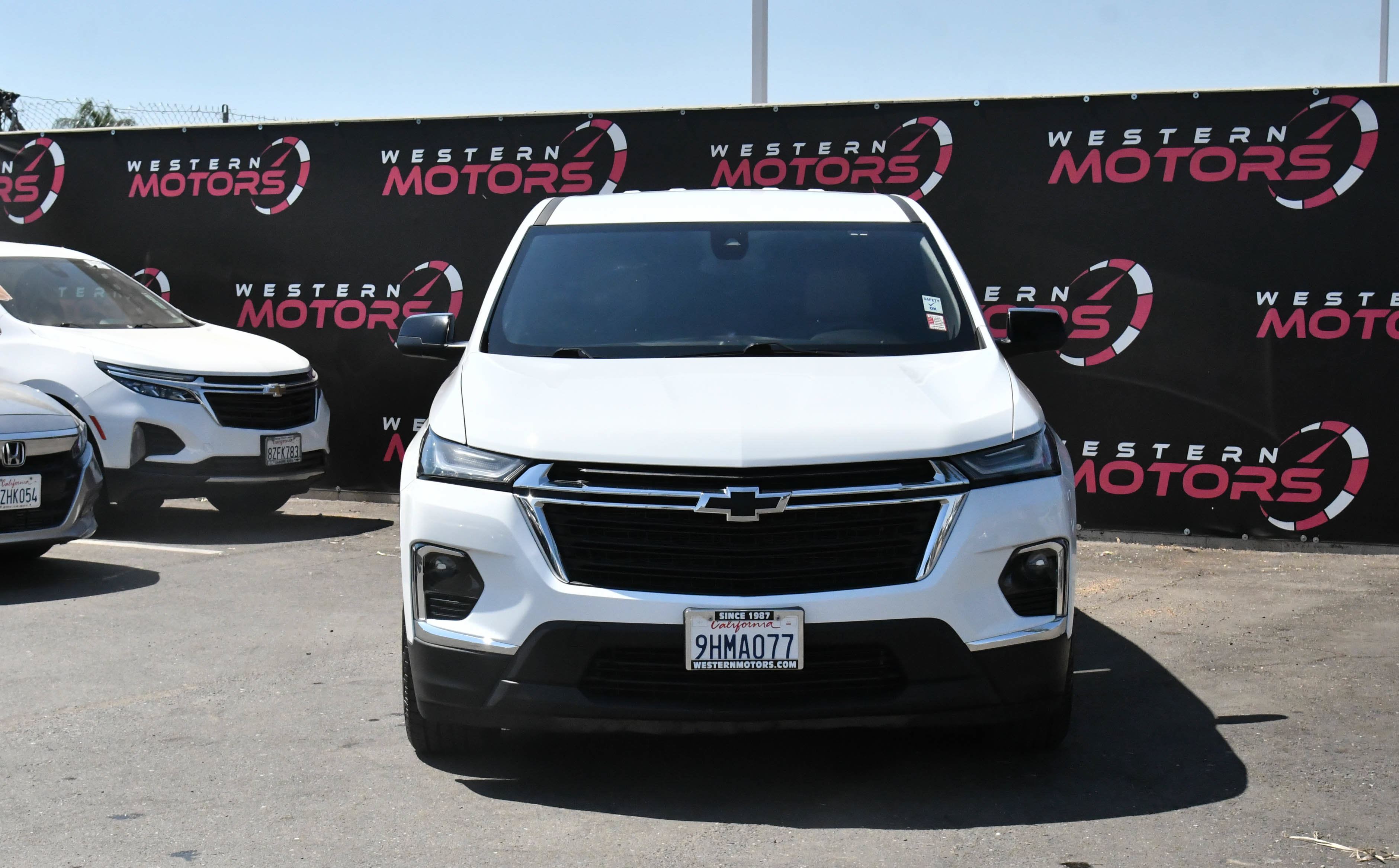 Used 2023 Chevrolet Traverse LS w/ LPO, Cargo Package FWD image 2