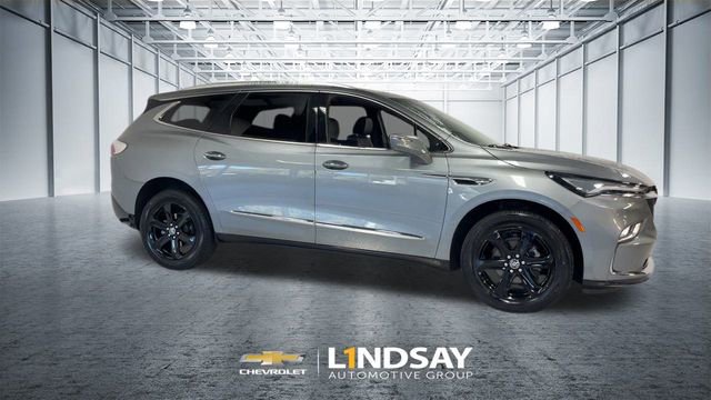 Used 2023 Buick Enclave Essence w/ Sport Touring Edition image 3