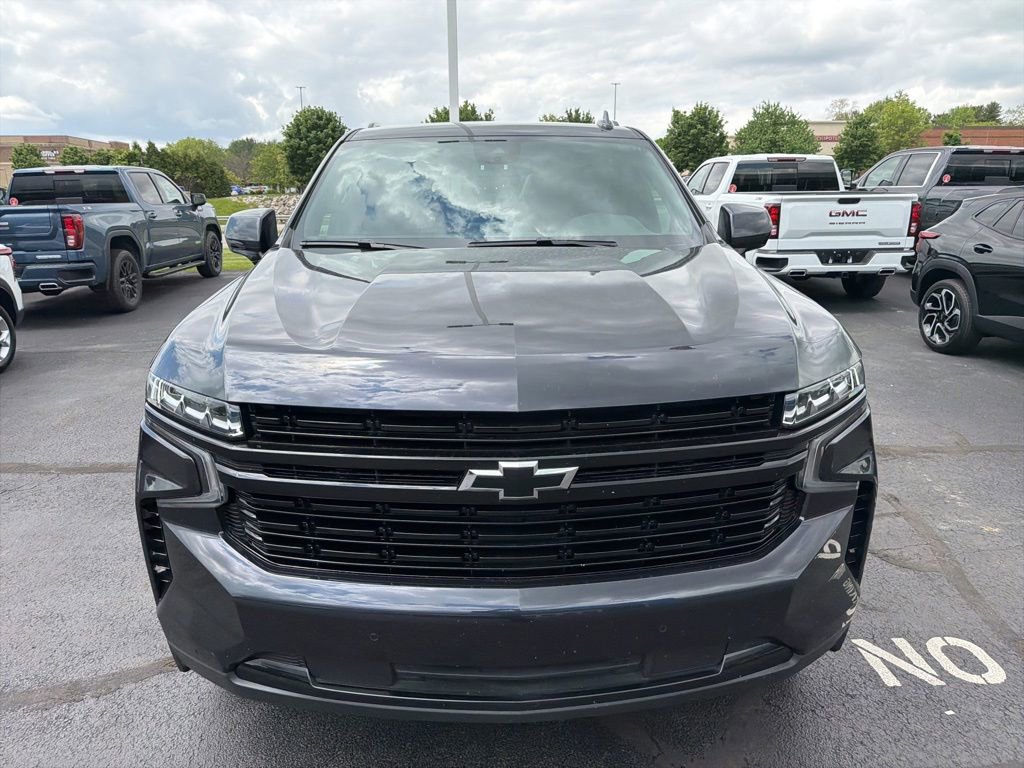 Used 2023 Chevrolet Suburban RST AWD/4WD image 3