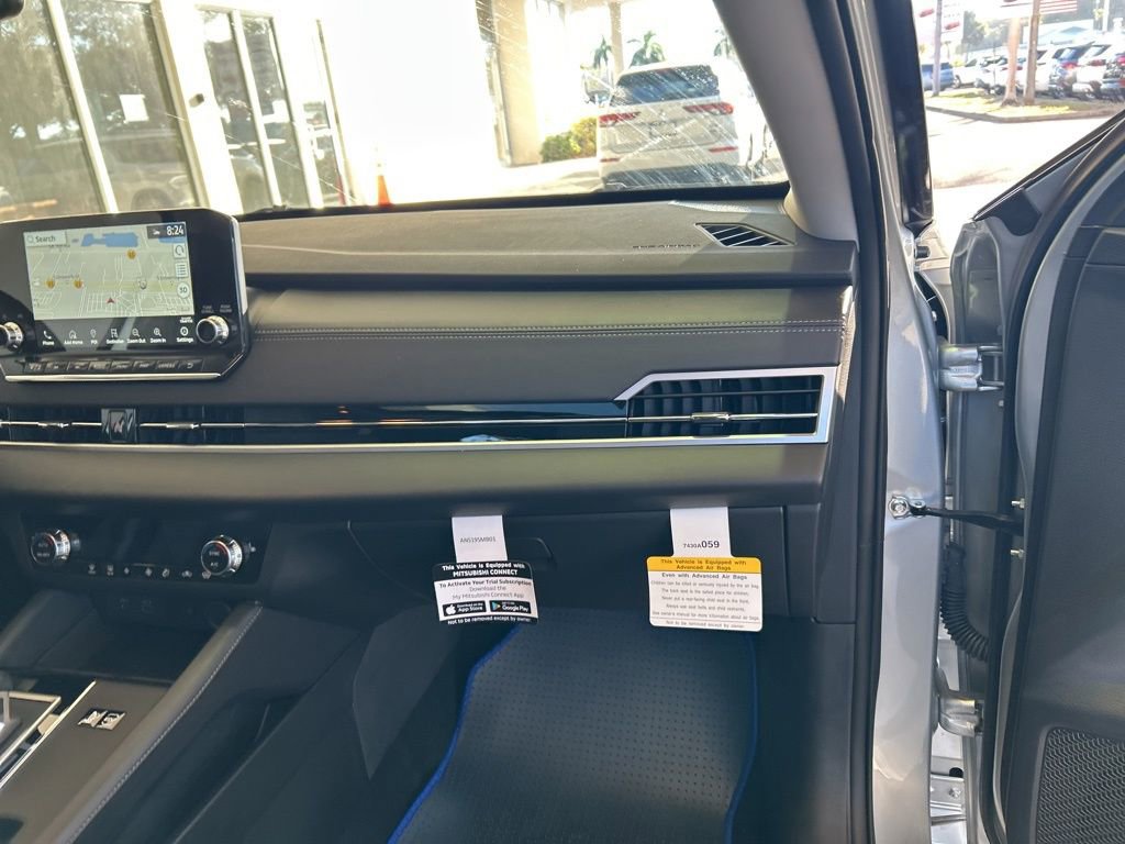 New 2025 Mitsubishi Outlander SE image 24