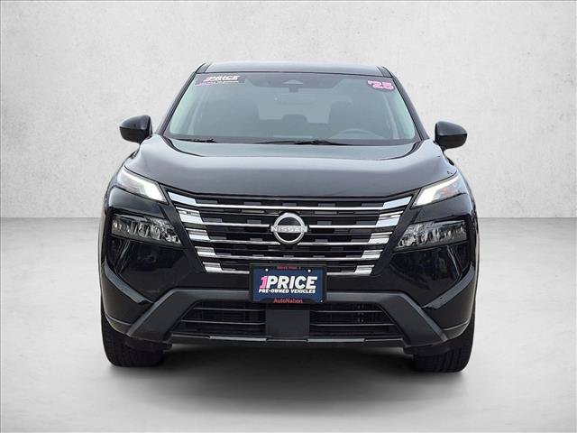 Used 2025 Nissan Rogue SV AWD/4WD image 2