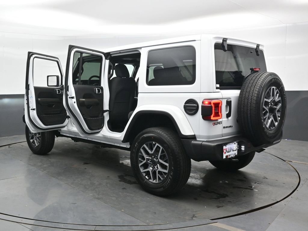 Used 2025 Jeep Wrangler Unlimited Sahara AWD/4WD image 48