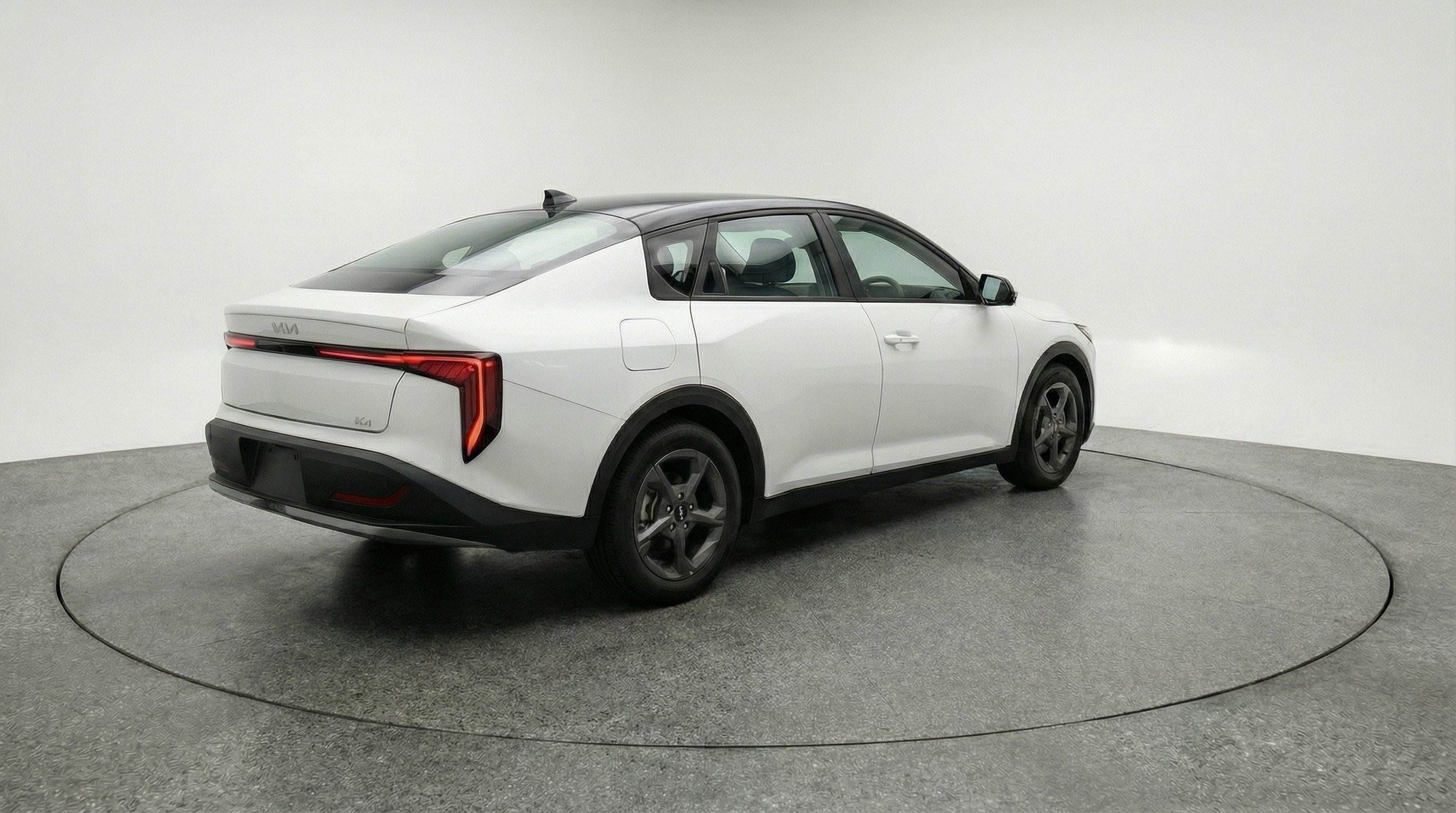 Used 2025 Kia K4 LXS image 9