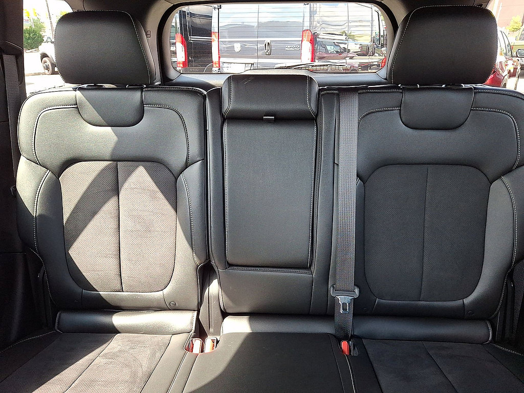 Used 2024 Jeep Grand Cherokee Altitude AWD/4WD image 13