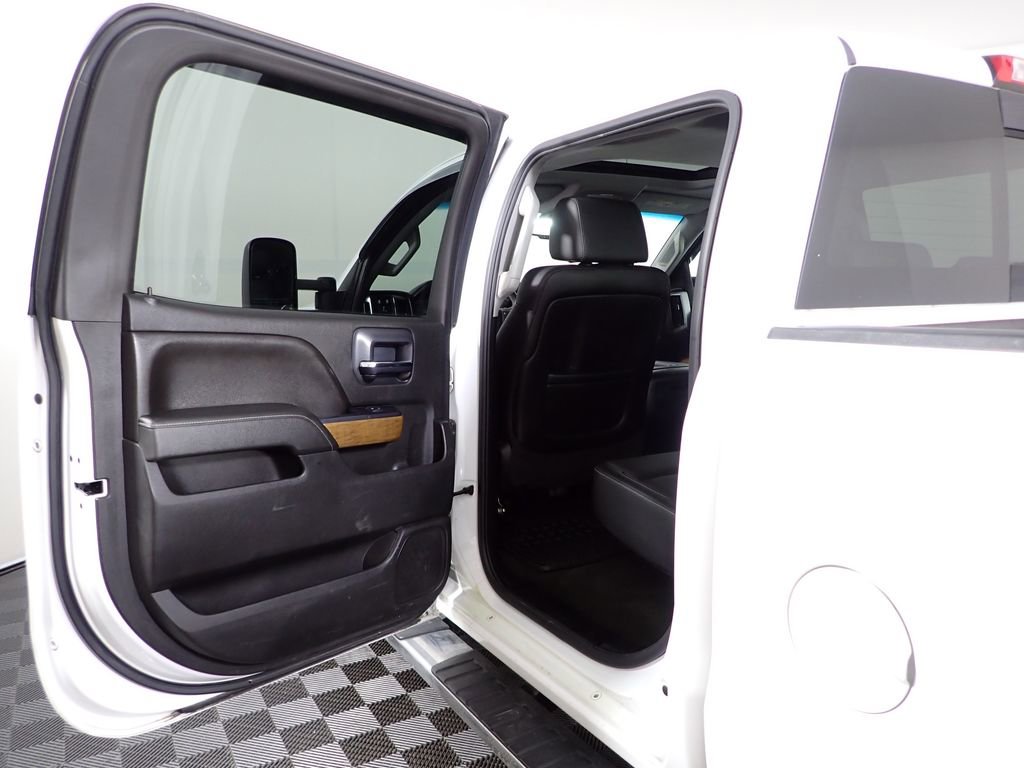 Used 2015 Chevrolet Silverado 3500 LTZ AWD/4WD image 33