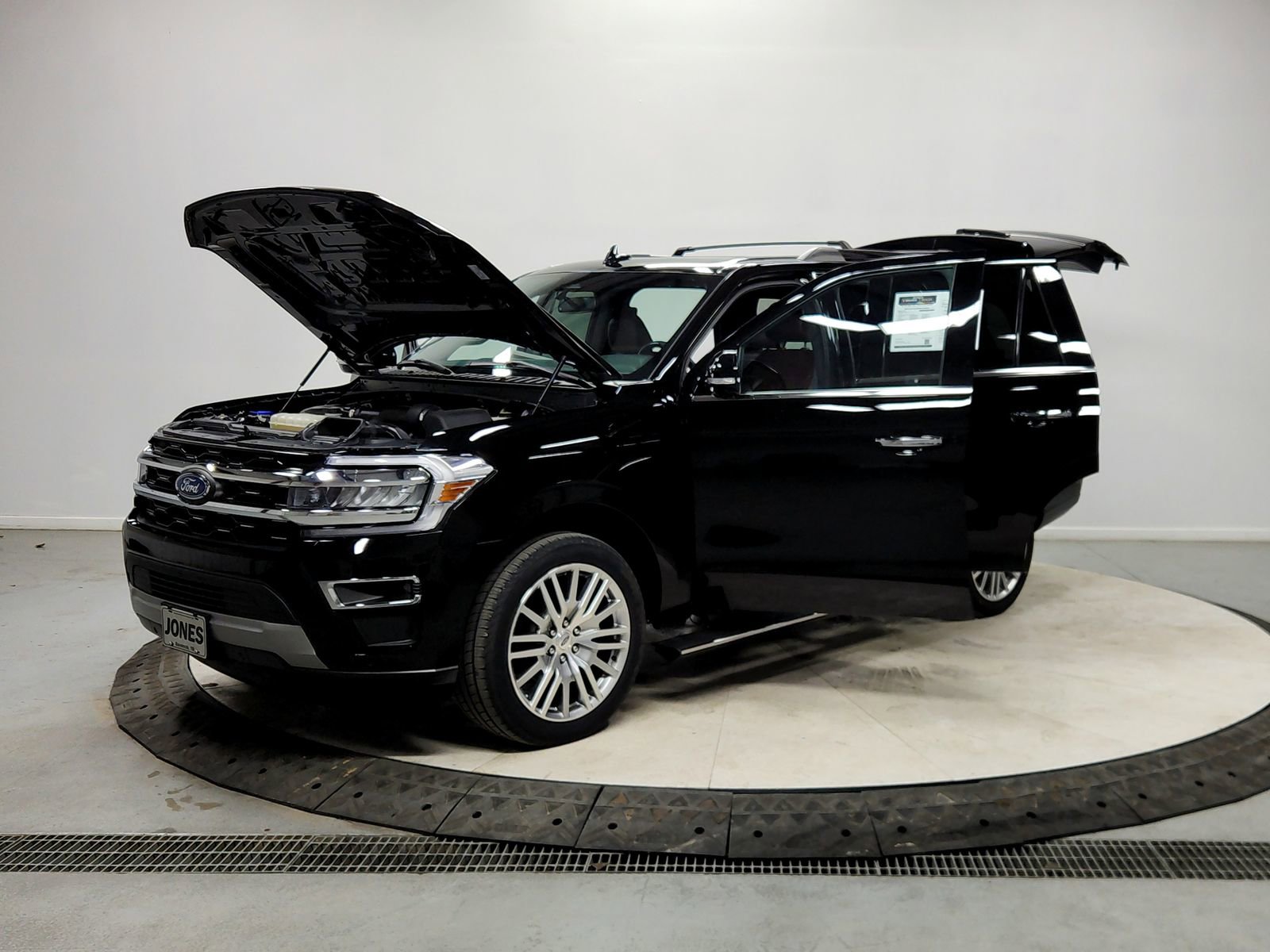 Used 2024 Ford Expedition Limited image 11