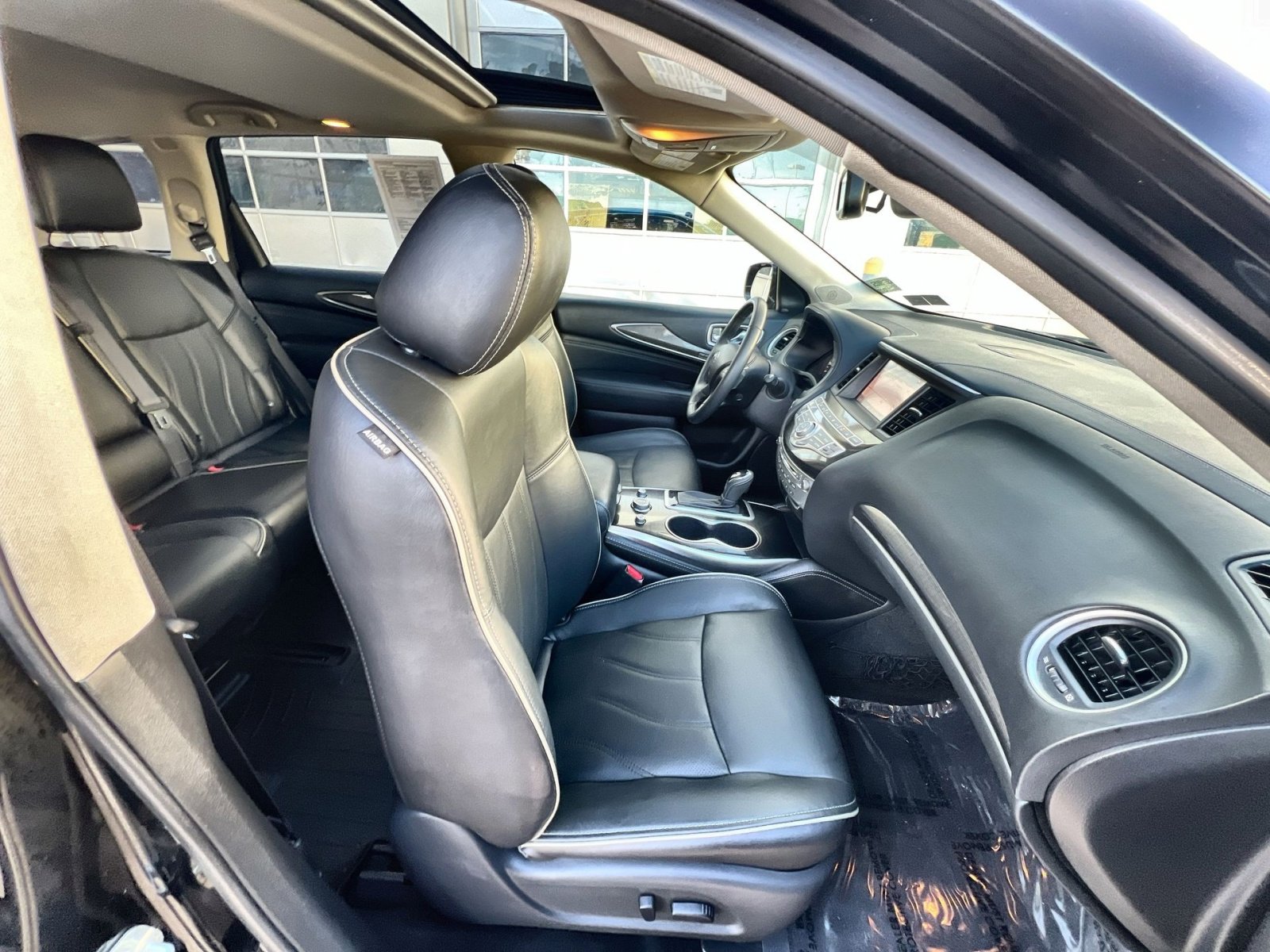 Used 2019 INFINITI QX60 Luxe w/ Essential Package image 27