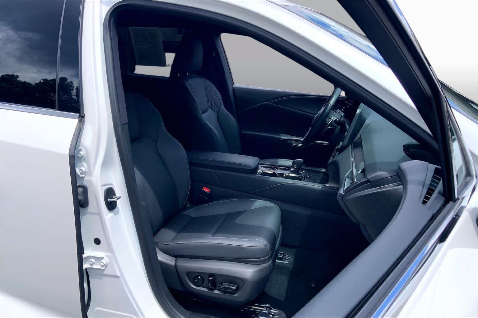 Used 2024 Lexus RX 350 Premium w/ Accessory Package (Z1) FWD image 9