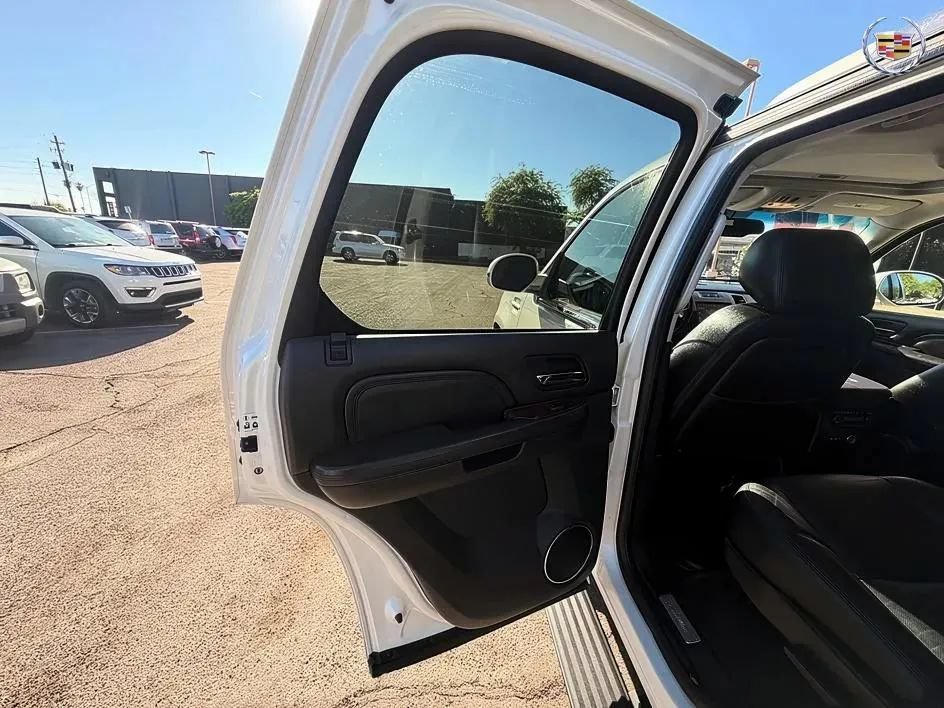 Used 2013 Cadillac Escalade Premium RWD image 13
