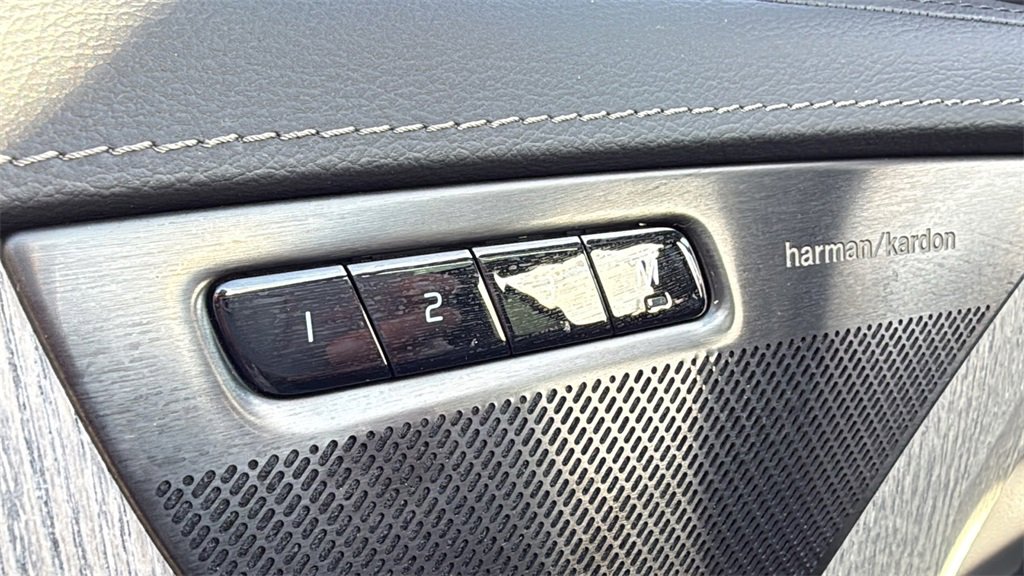 Certified 2024 Volvo XC90 T8 Ultimate w/ Protection Package image 15