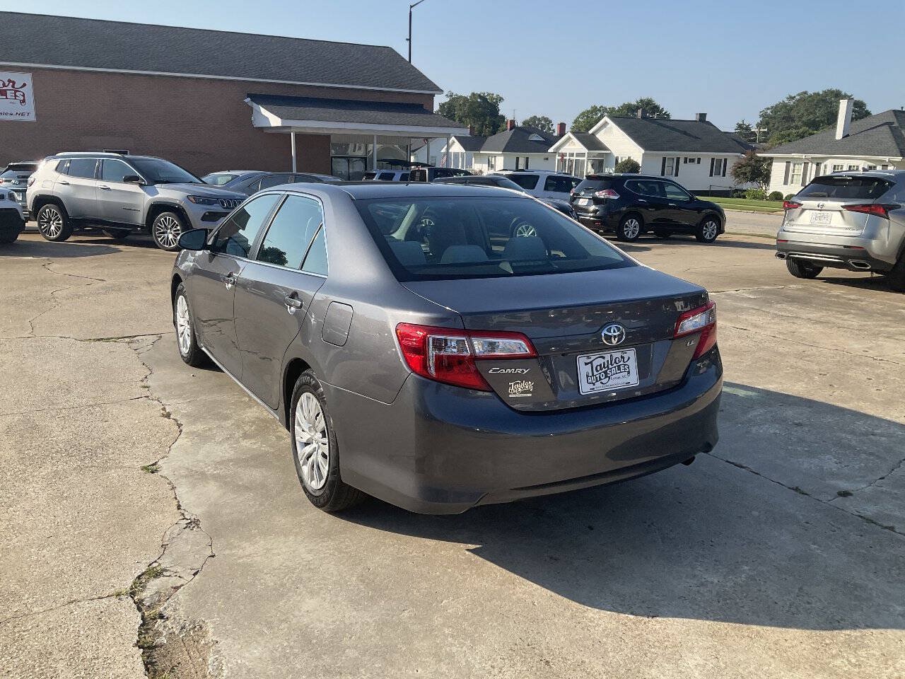 Used 2014 Toyota Camry LE FWD image 4