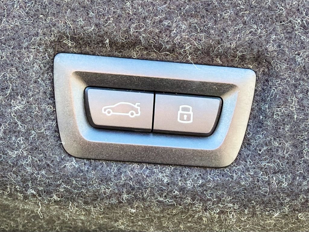 Used 2025 BMW 540i xDrive image 13