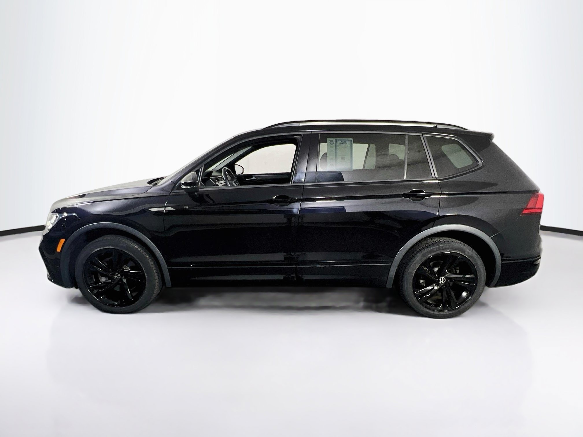 Used 2023 Volkswagen Tiguan SE R-Line AWD/4WD image 8