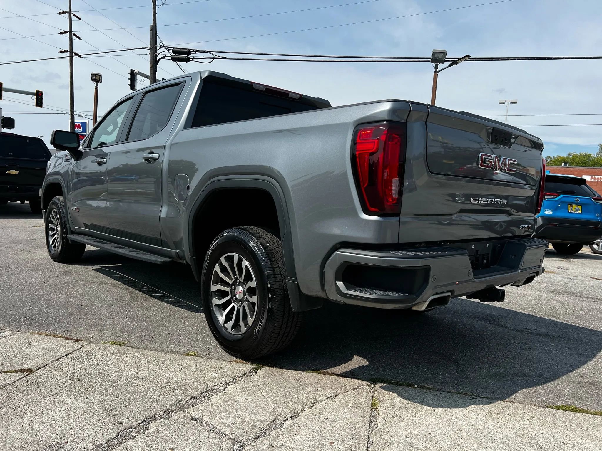 Used 2022 GMC Sierra 1500 AT4 w/ AT4 Premium Package image 5