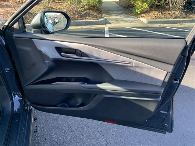 Used 2025 Toyota Camry SE image 13