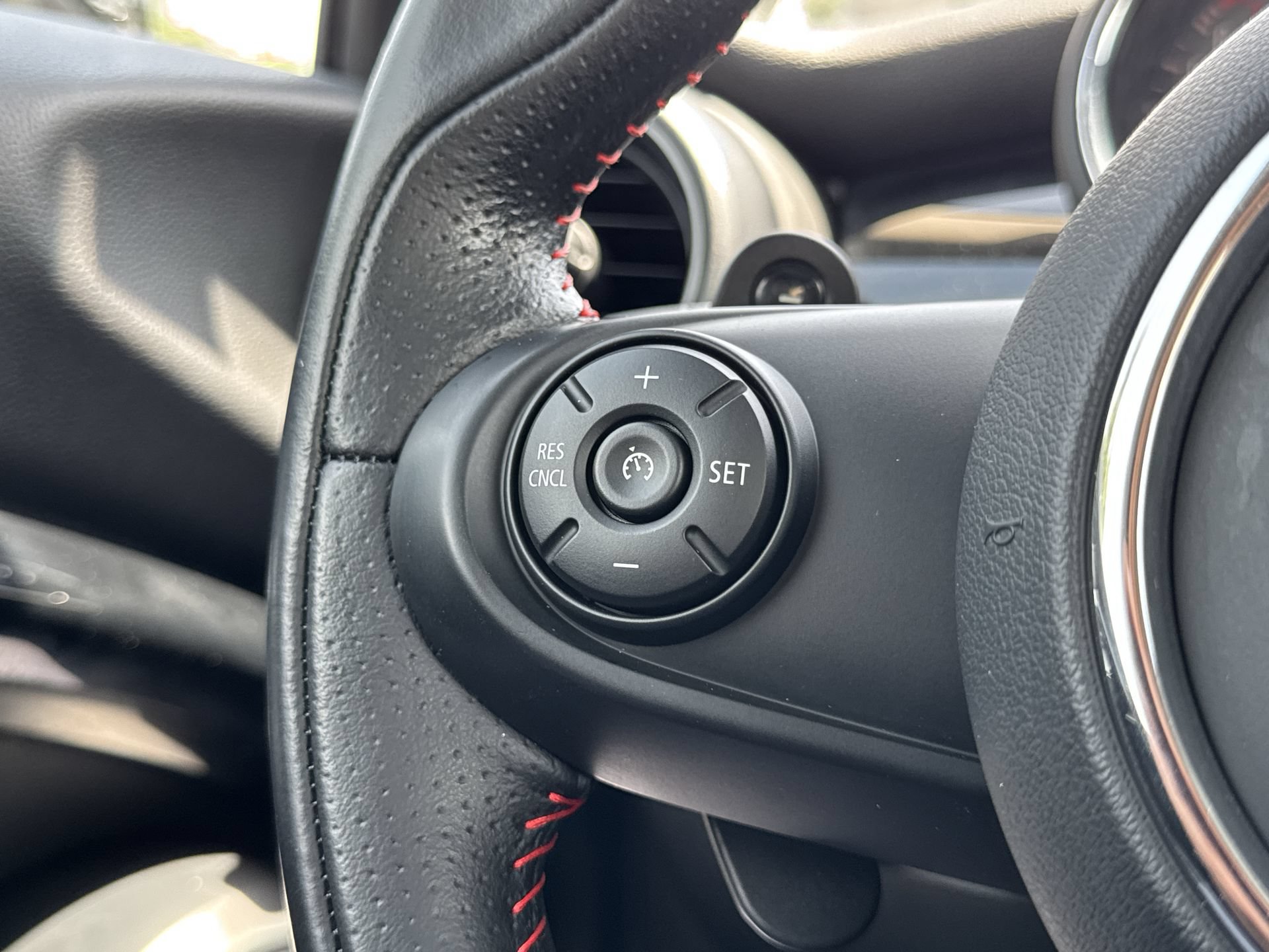 Used 2019 MINI Cooper S w/ Premium Package FWD image 27