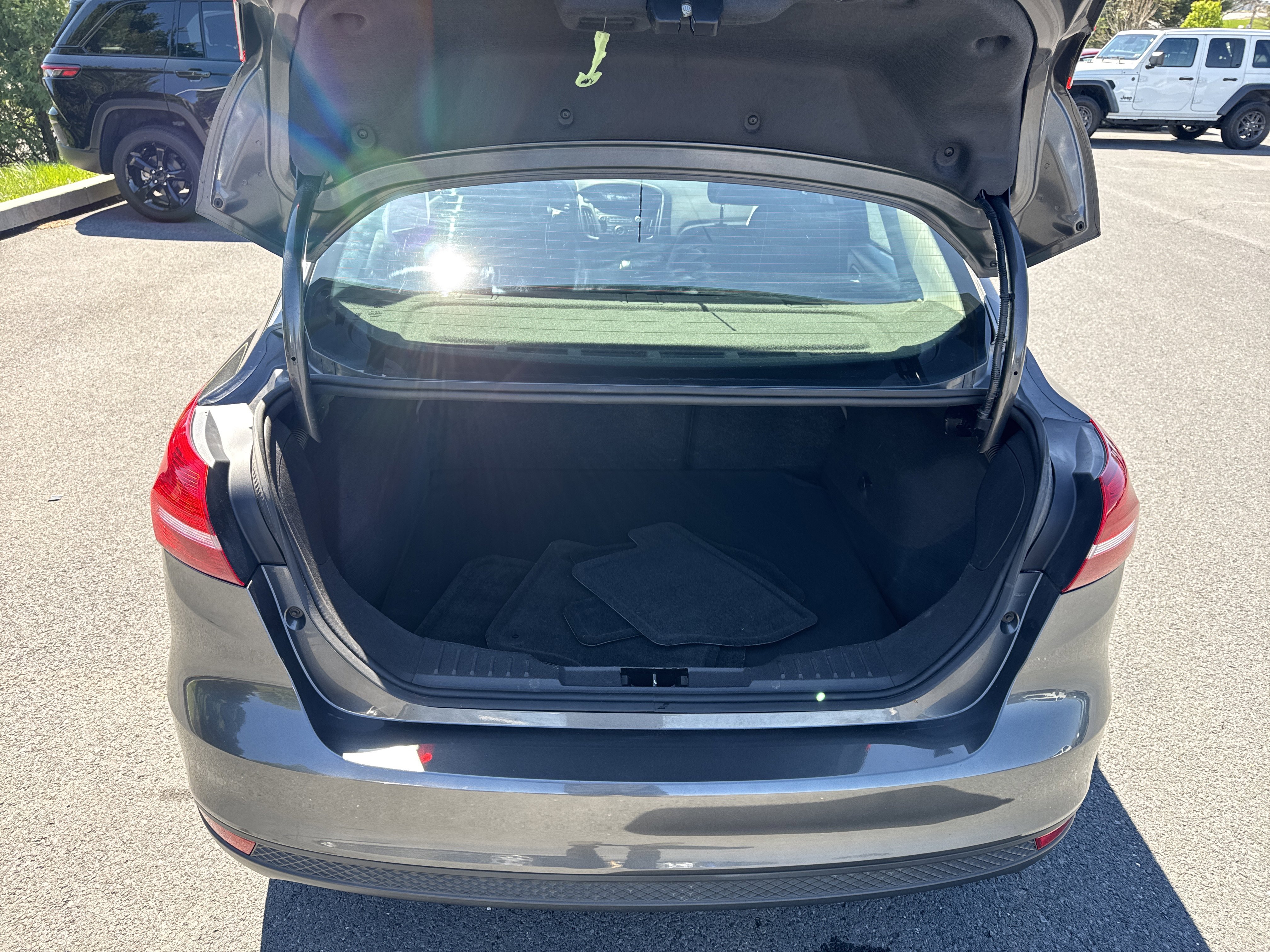 Used 2016 Ford Focus SE image 9