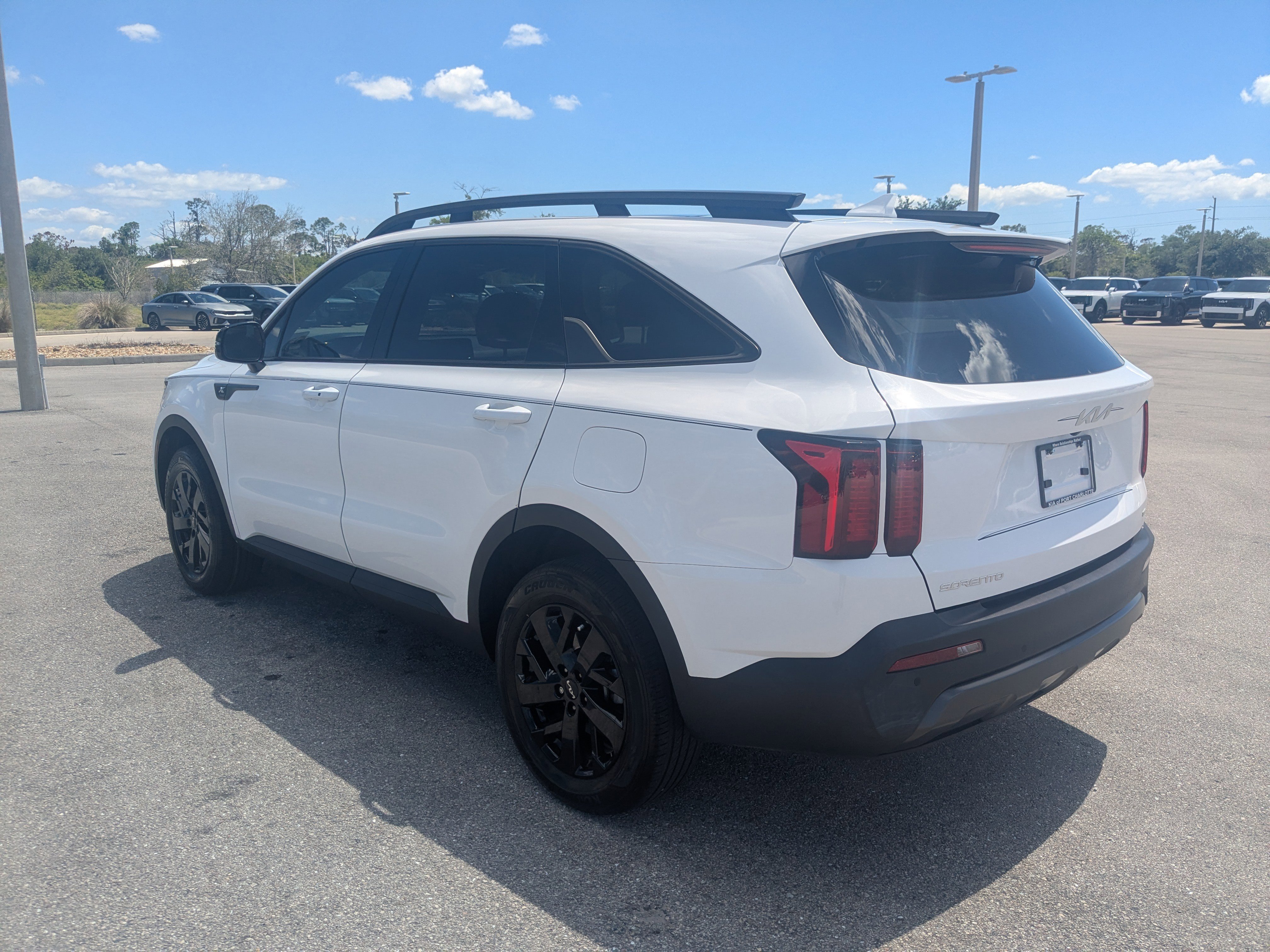 Certified 2023 Kia Sorento S w/ Panoramic Sunroof Package image 7