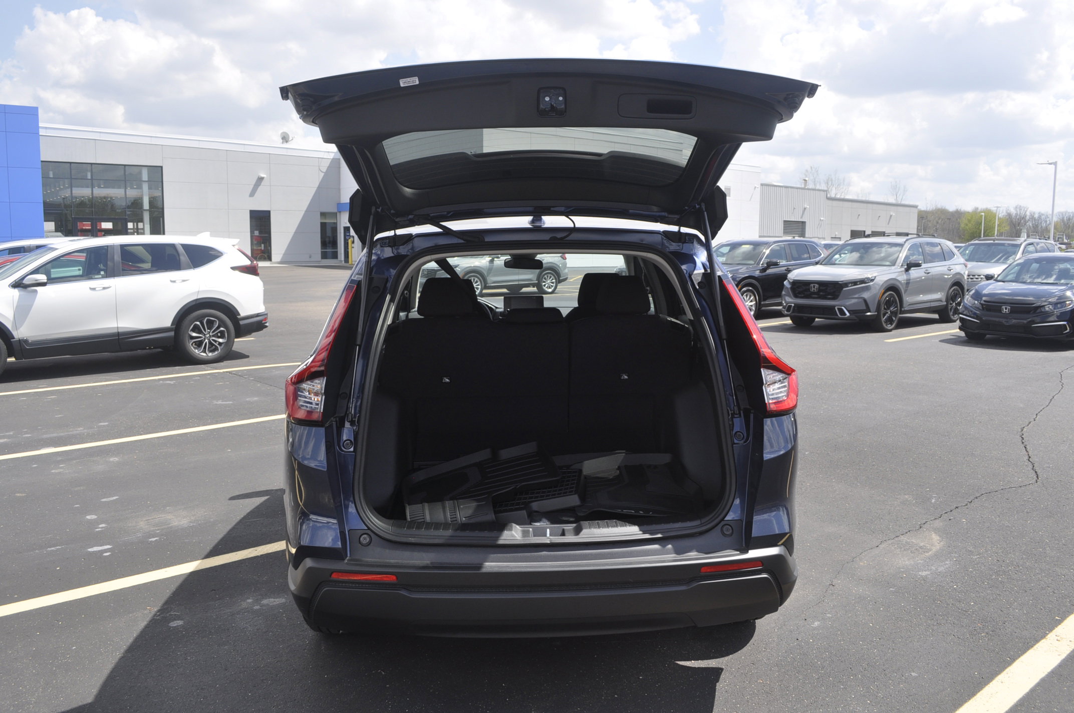 Used 2025 Honda CR-V EX image 11