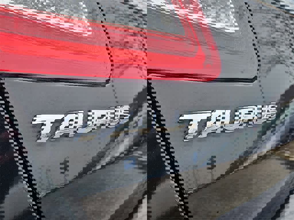 Used 2018 Ford Taurus SHO w/ Driver Assist Package image 30