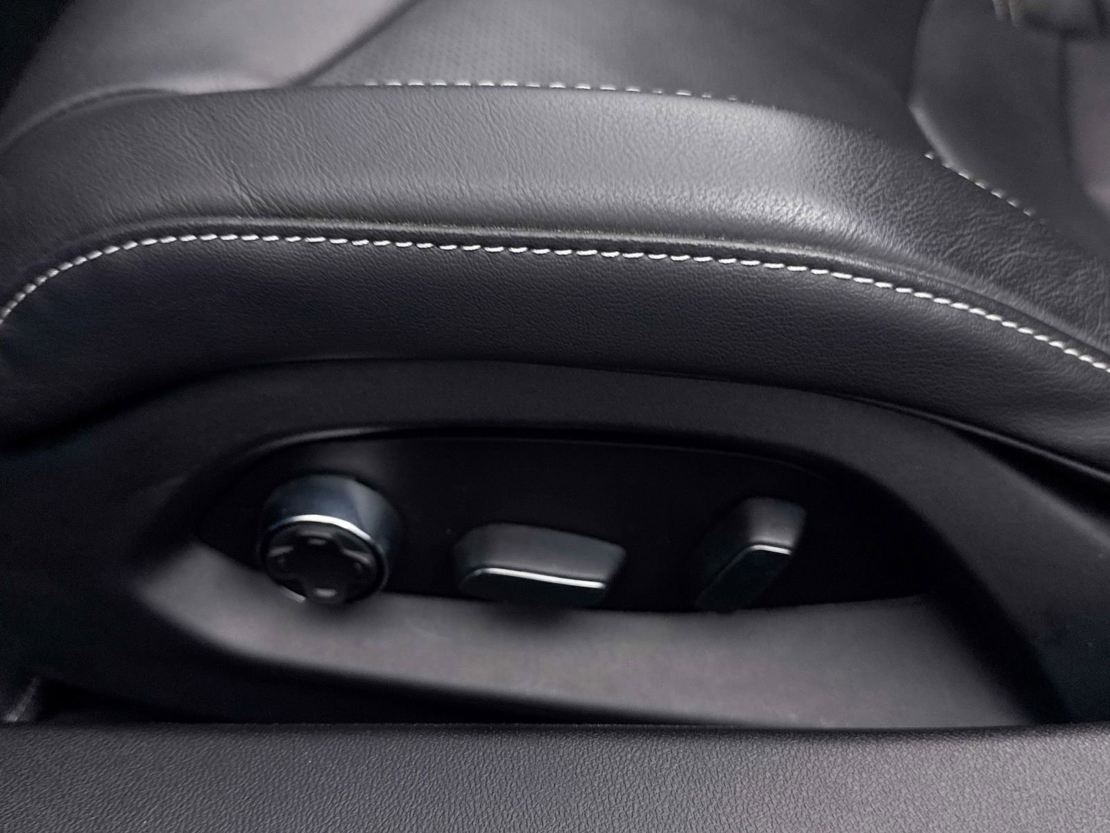 Used 2021 Chevrolet Corvette Stingray Preferred Cpe w/ Engine Appearance Package image 27