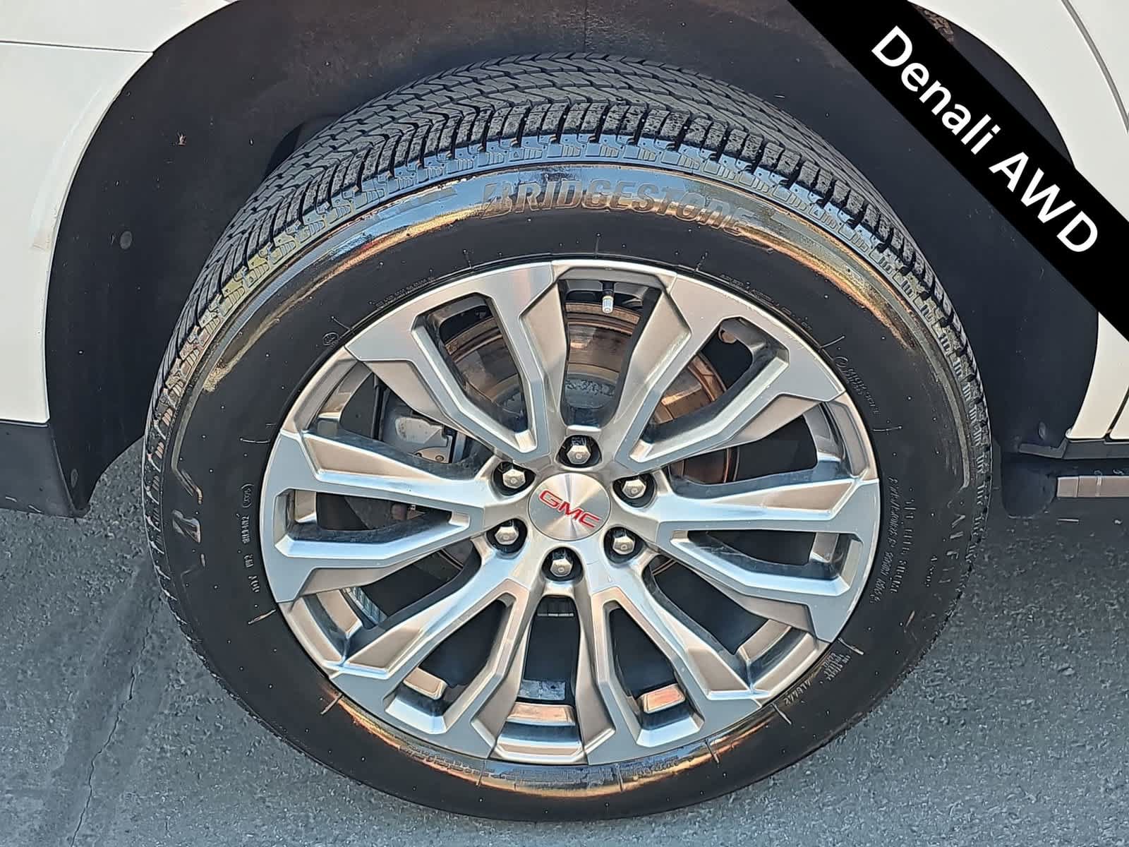 Used 2021 GMC Yukon Denali w/ Denali Premium Package AWD/4WD image 12