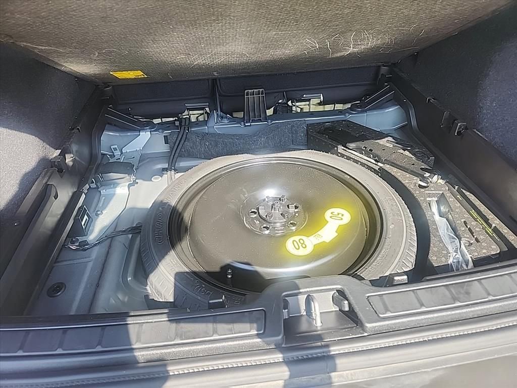 Certified 2025 Volvo XC40 B5 Core AWD/4WD image 37