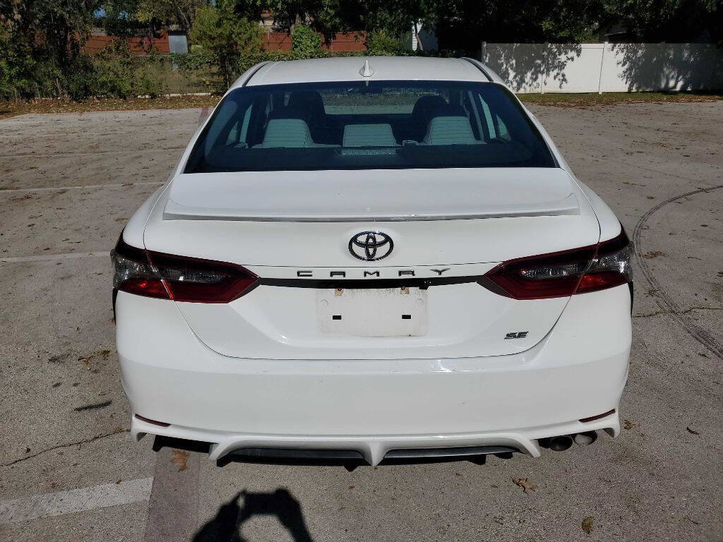 Used 2021 Toyota Camry SE image 4
