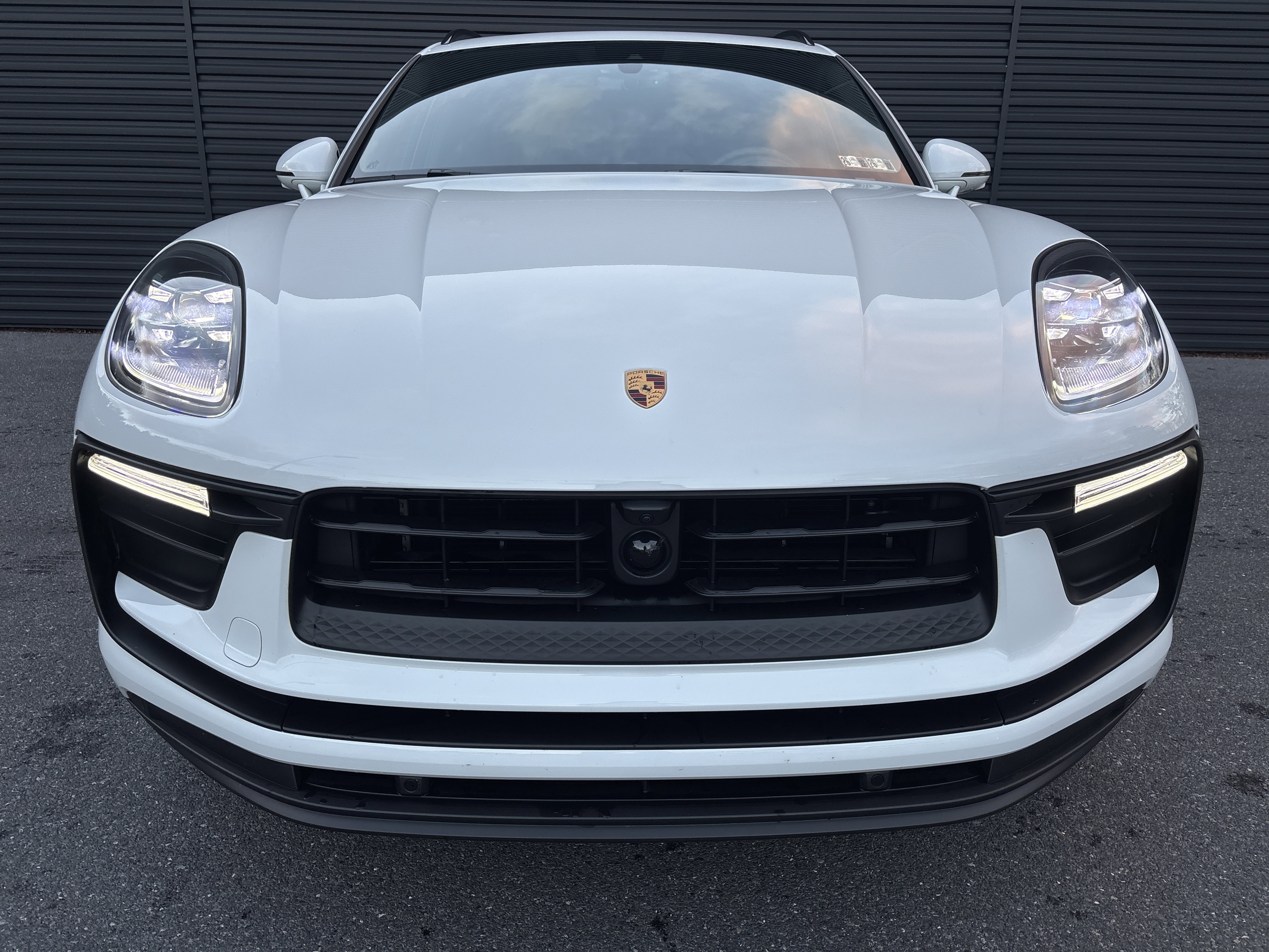 Certified 2025 Porsche Macan image 9